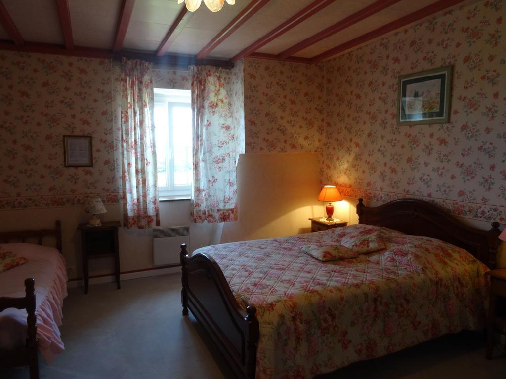 La Clef Des Champs Bed & Breakfast La Roche-en-Brenil Room photo